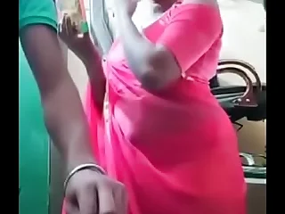 Swathi naidu sexy while garments to saree